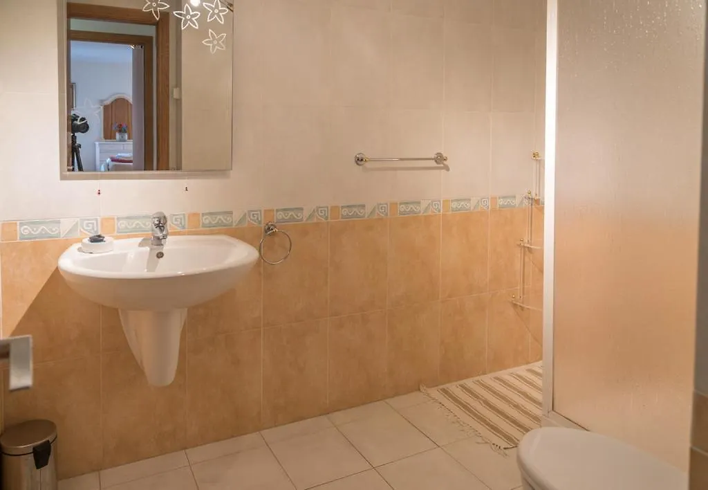 דירות בנאלמדנה Apt With Heated Pool & Excellent Location - Todoholiday