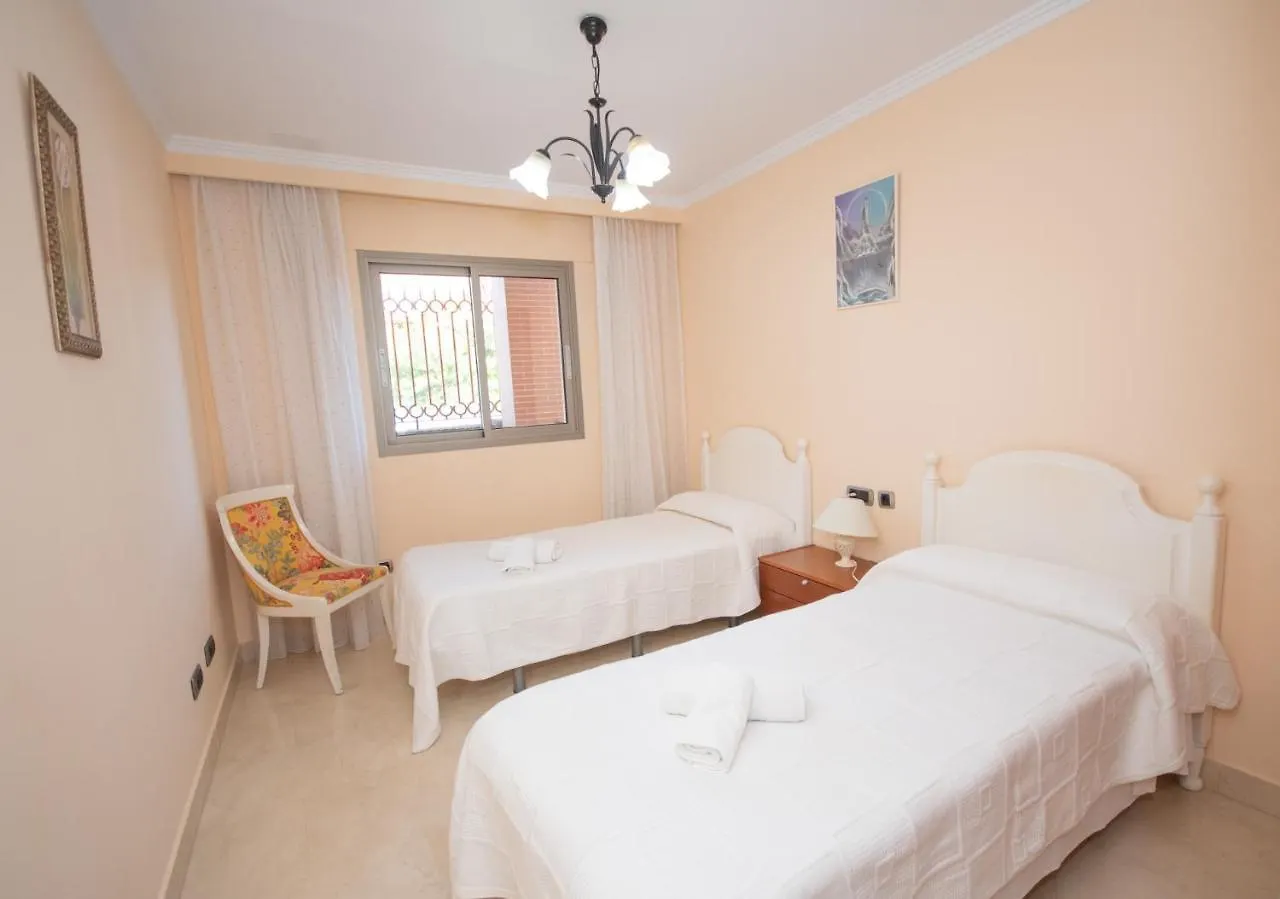 דירות בנאלמדנה Apt With Heated Pool & Excellent Location - Todoholiday