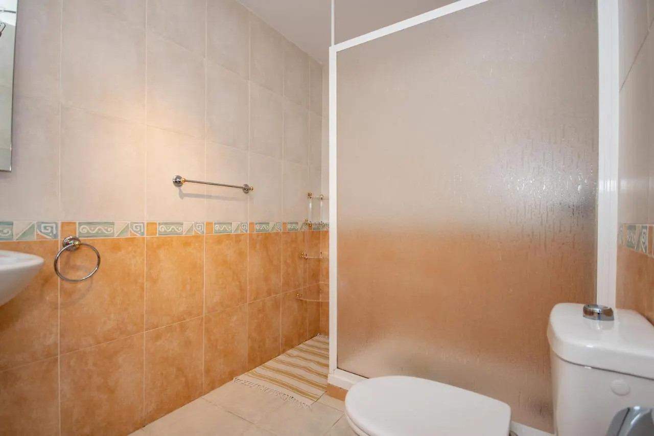 דירות בנאלמדנה Apt With Heated Pool & Excellent Location - Todoholiday ספרד